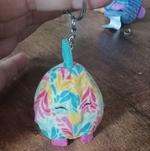Pikmi Pops Surprise Scented Plushie beanie keychain